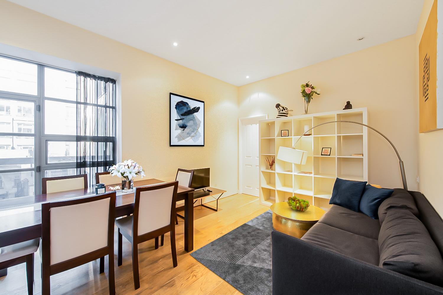 Pollen Street, Three-bedroom Flat Apartment London