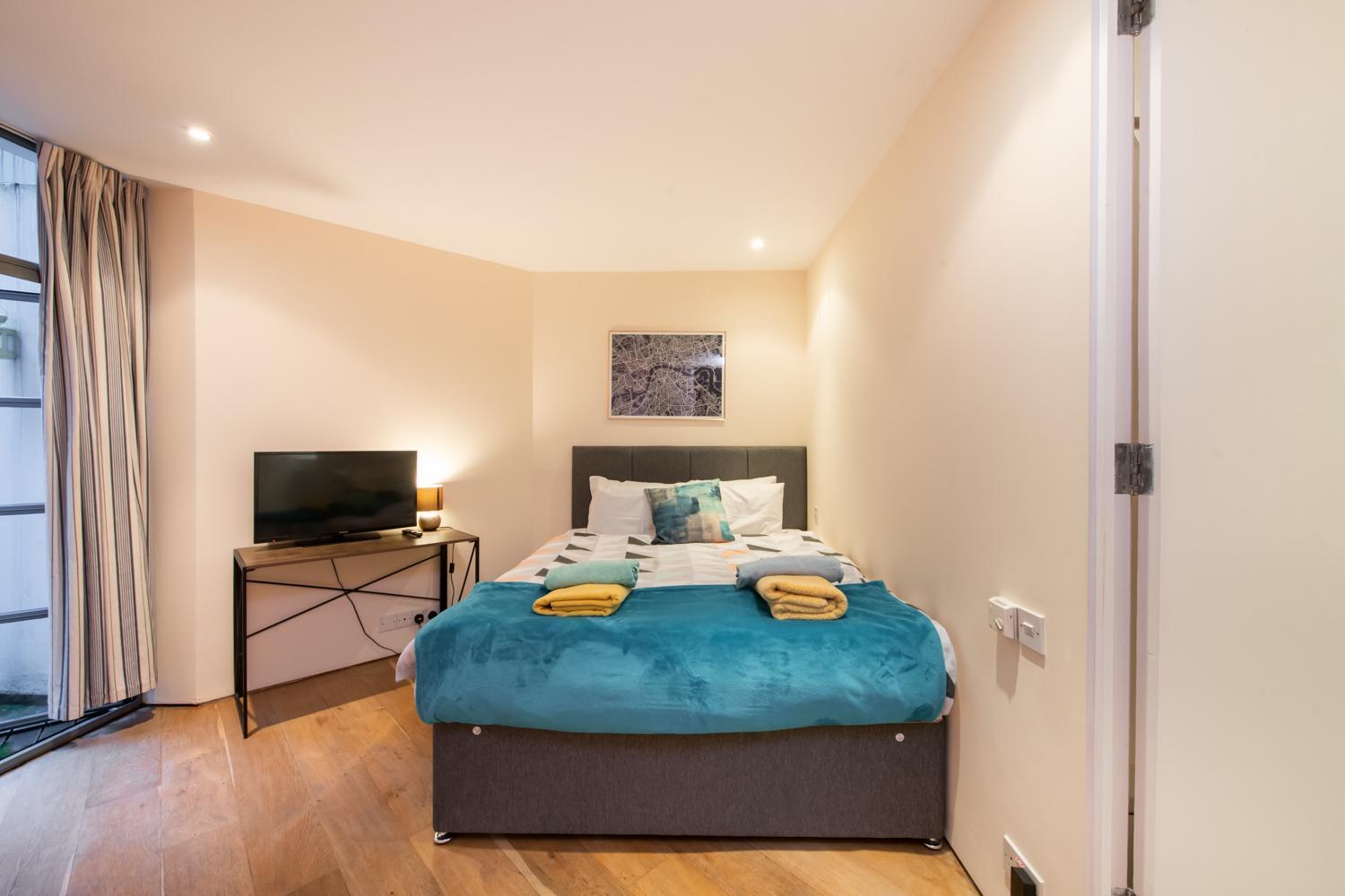 Apartment Pollen Street, Three-bedroom Flat London