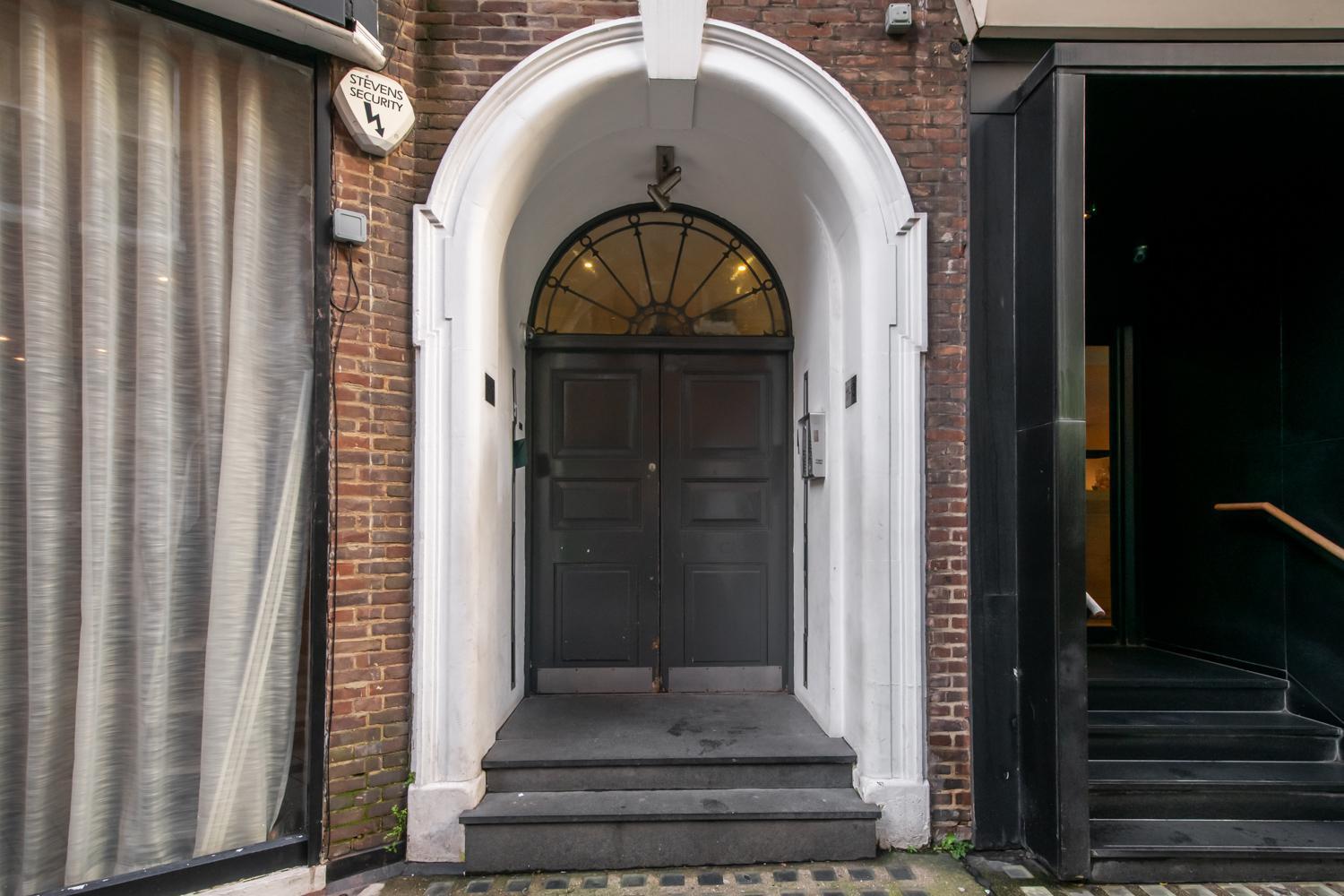 Pollen Street, Three-bedroom Flat * London